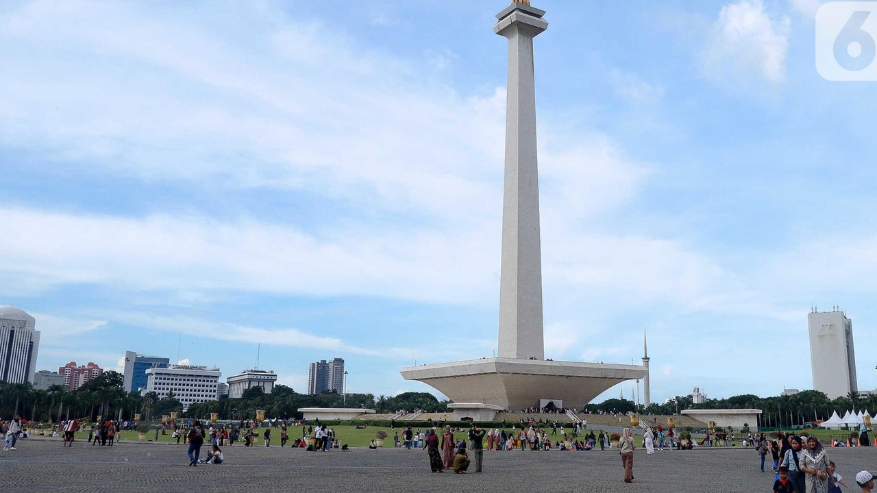 Suasana gedung pencakar langit di Jakarta, Selasa (15/11/2022). Berdasarkan data Kementerian Investasi, ekonomi AS per kuartal III adalah 1,8%, sementara ekonomi Korea Selatan adalah 3,1%. (L