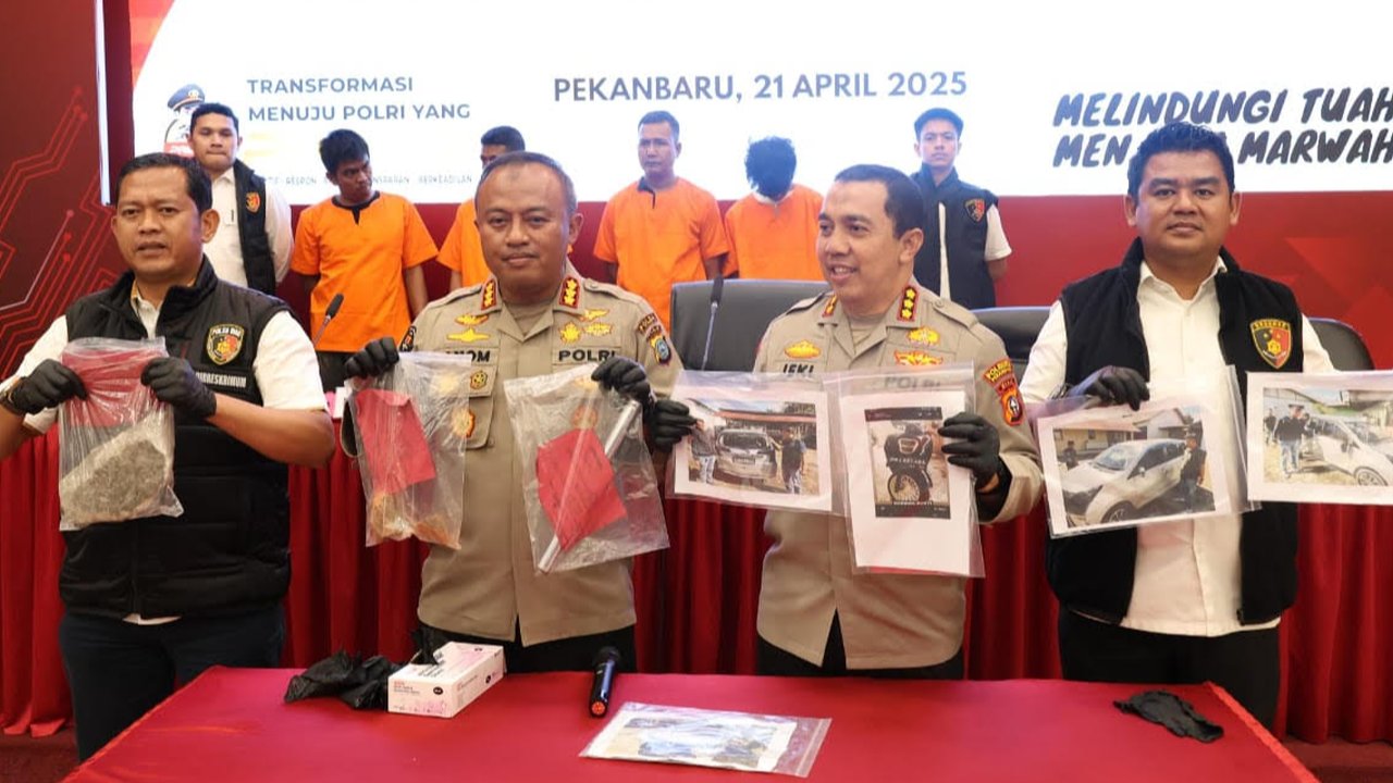 Ribut-Ribut Depan Polsek di Pekanbaru Ternyata Antar Debt Collector, Pemicunya Berebut Penarikan Mobil Nasabah