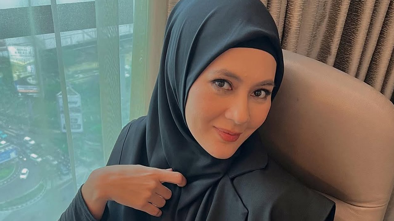 5 Potret Cantik Paula Verhoeven dengan Nuansa Hitam, Outfitnya Berkelas dan Tak Pernah Gagal