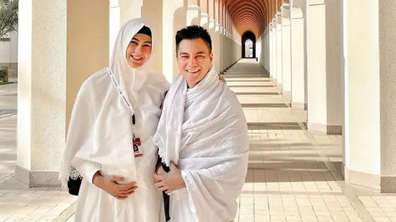 Sering menghabiskan waktu berdua, beberapa waktu lalu Baim dan Paula juga melakukan ibadah umrah bersama. Pasangan ini juga membagikan momen umrah di akun Instagram masing-masing.(Liputan6.co