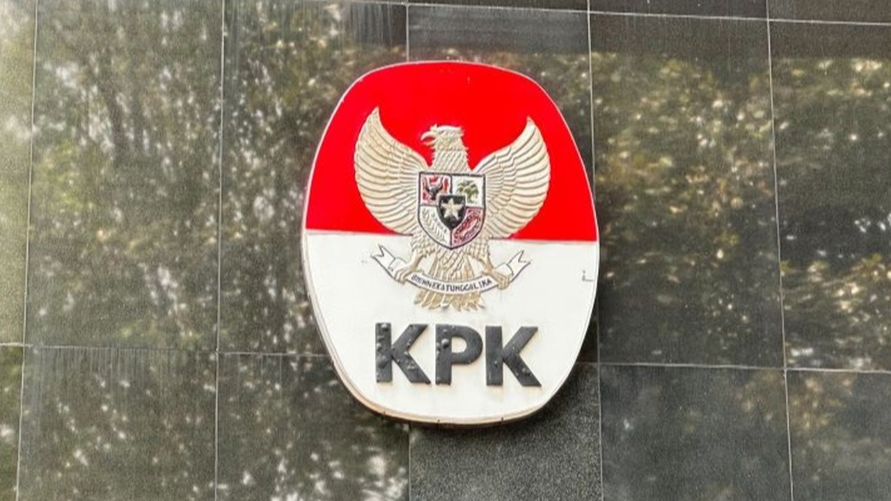 Komisi Pemberantasan Korupsi (KPK) memeriksa dua mantan direktur Lembaga Pembiayaan Ekspor Indonesia (LPEI), Hadiyanto dan Robert Pakpahan, terkait kasus dugaan korupsi pemberian fasilitas kredit yang merugikan negara hingga Rp594 miliar.