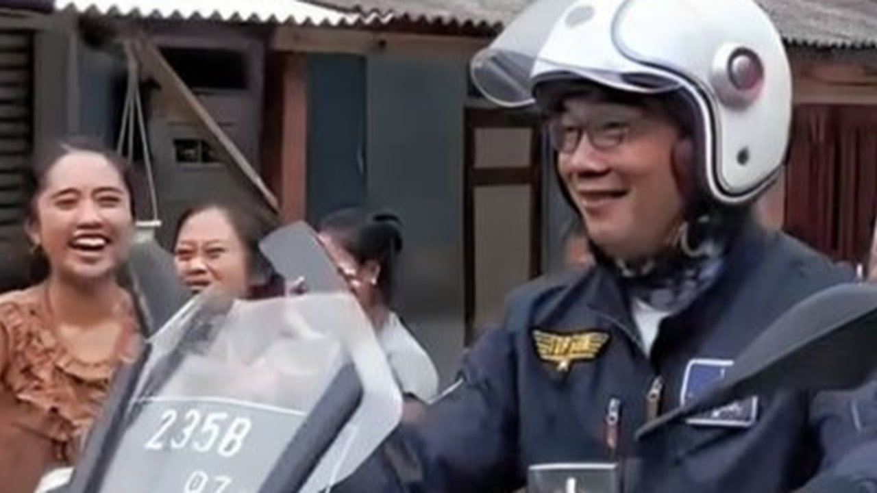 10 Potret Ridwan Kamil Naik Motor, Gayanya Bikin Anak Muda Minder!