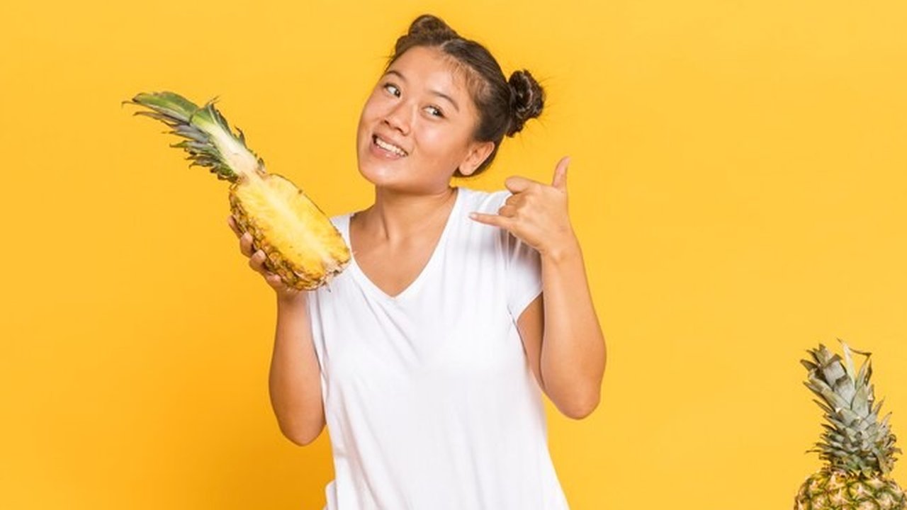 Ilustrasi Makan Buah
