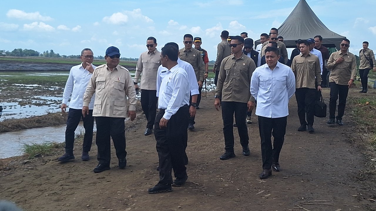 Prabowo Tanam Padi pakai drone