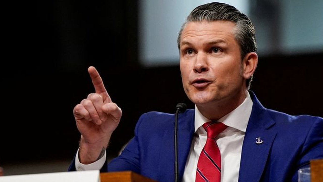 Para pendukung berpendapat bahwa pengalaman Hegseth di Afghanistan dan Irak memberinya wawasan yang lebih baik untuk memimpin Departemen Pertahanan, dibandingkan dengan pejabat yang lebih berpengalaman yang biasanya dipertimbangkan untuk menduduki posisi tersebut.