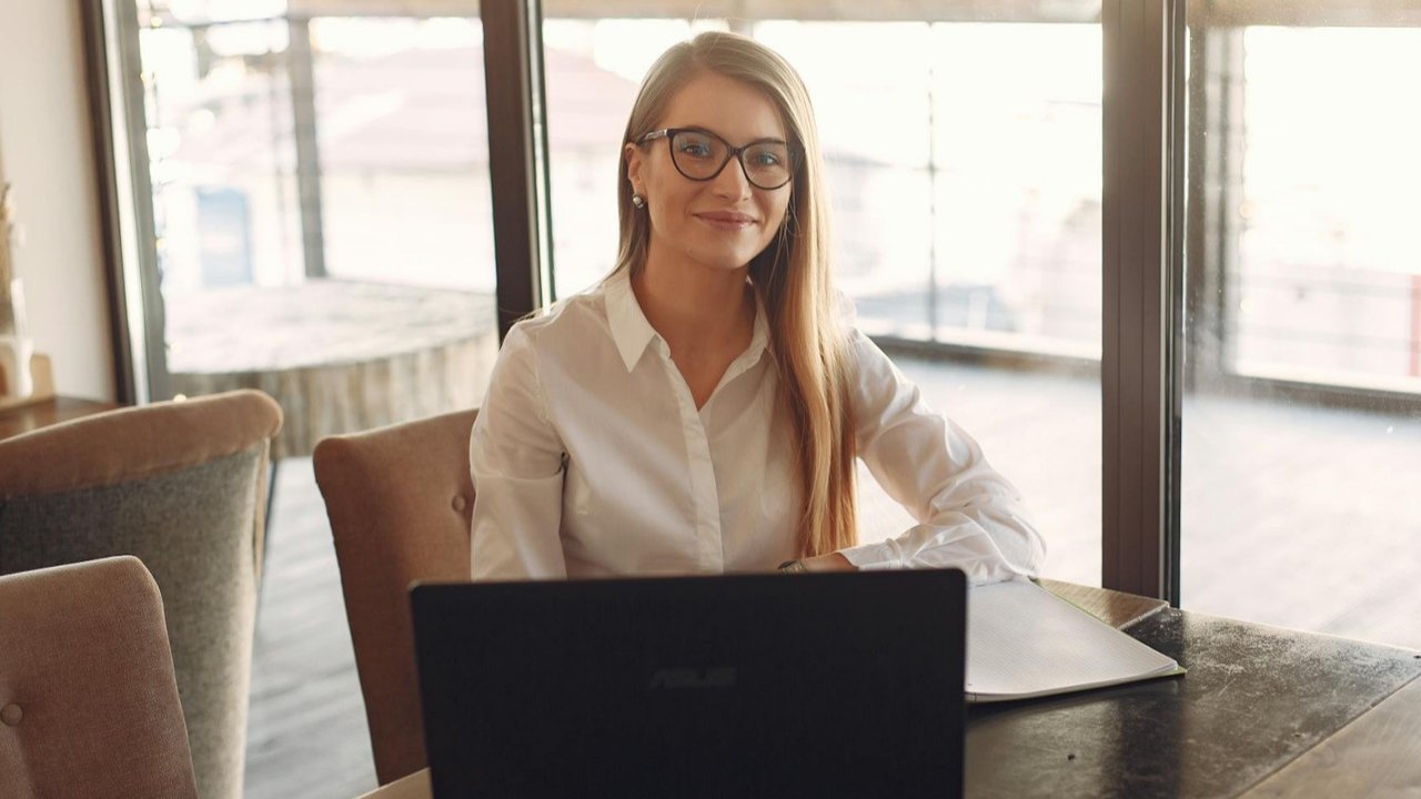 <p>Ilustrasi wanita dewasa, wanita karier. (Photo by Gustavo Fring from Pexels)</p>