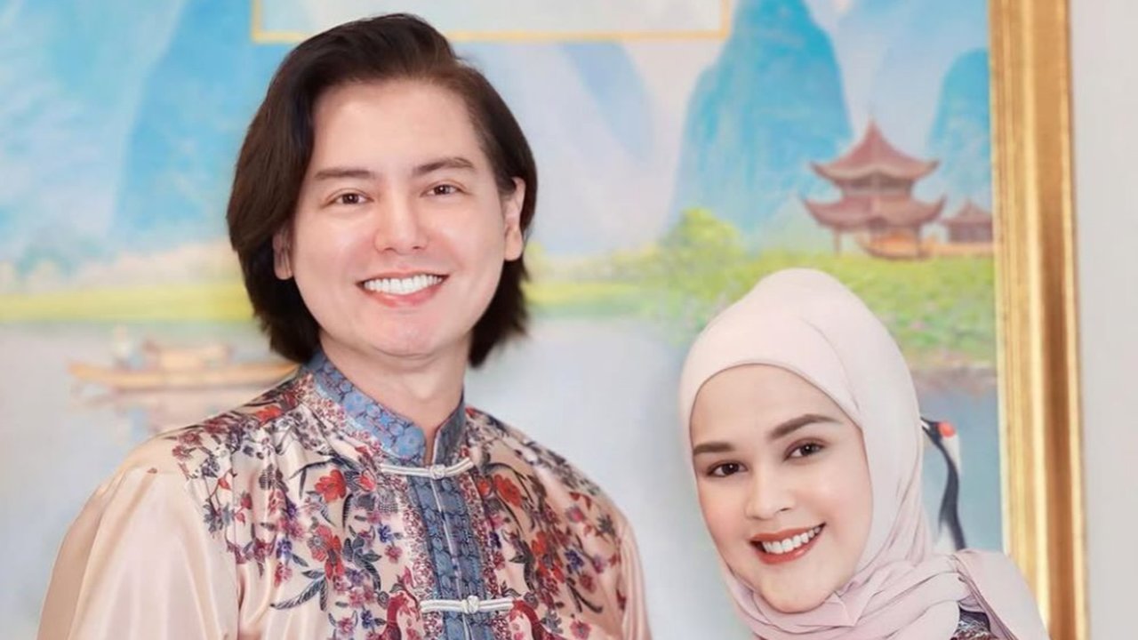 Momen Roger Danuarta dan Cut Meyriska jalani umrah. (sumber: Instagram/cutratumeyriska)