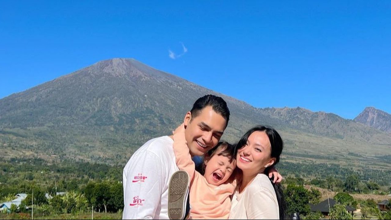 Dan dengan kehadiran Chloe menambah bahagia rumah tangga Asmirandah dan Jonas Rivanno. (FOTO: instagram.com/asmirandah89/)