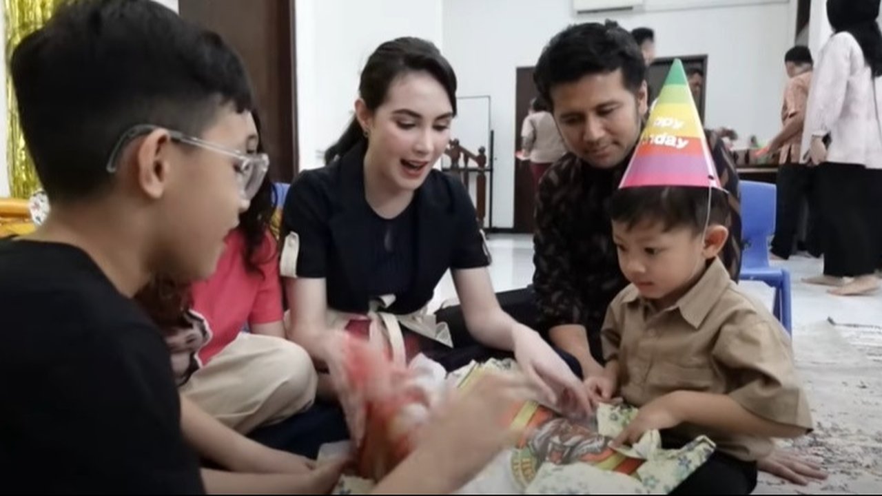 6 Potret Ultah Kale Anak Arumi Bachsin, Kena Prank Dapat Kado Barongsai Berujung Nangis