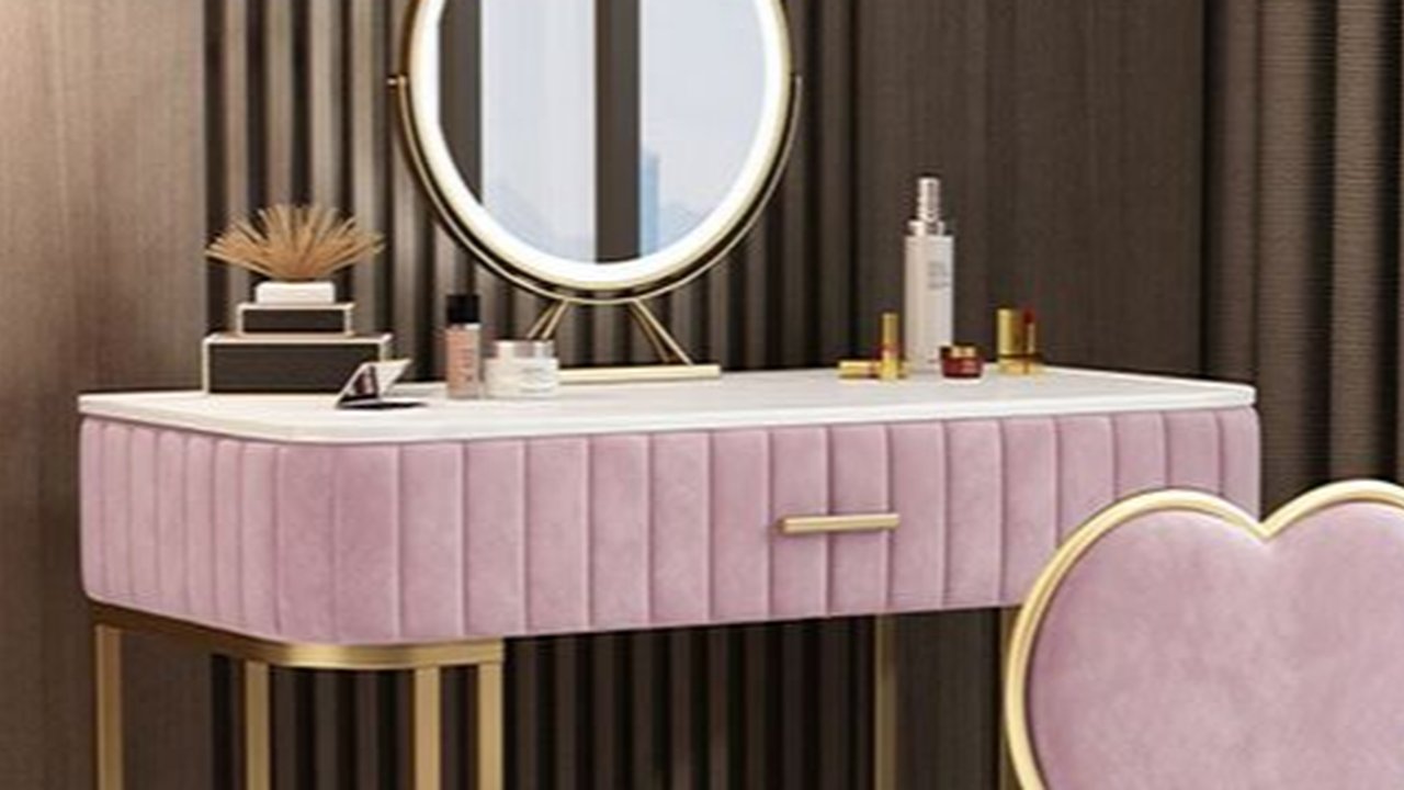 Coba ikuti salah satu dari model meja rias terbaik ini, maka meja riasmu akan menjadi cantik dan menarik. Yuk, simak penjelasan lengkap tentang modelnya!