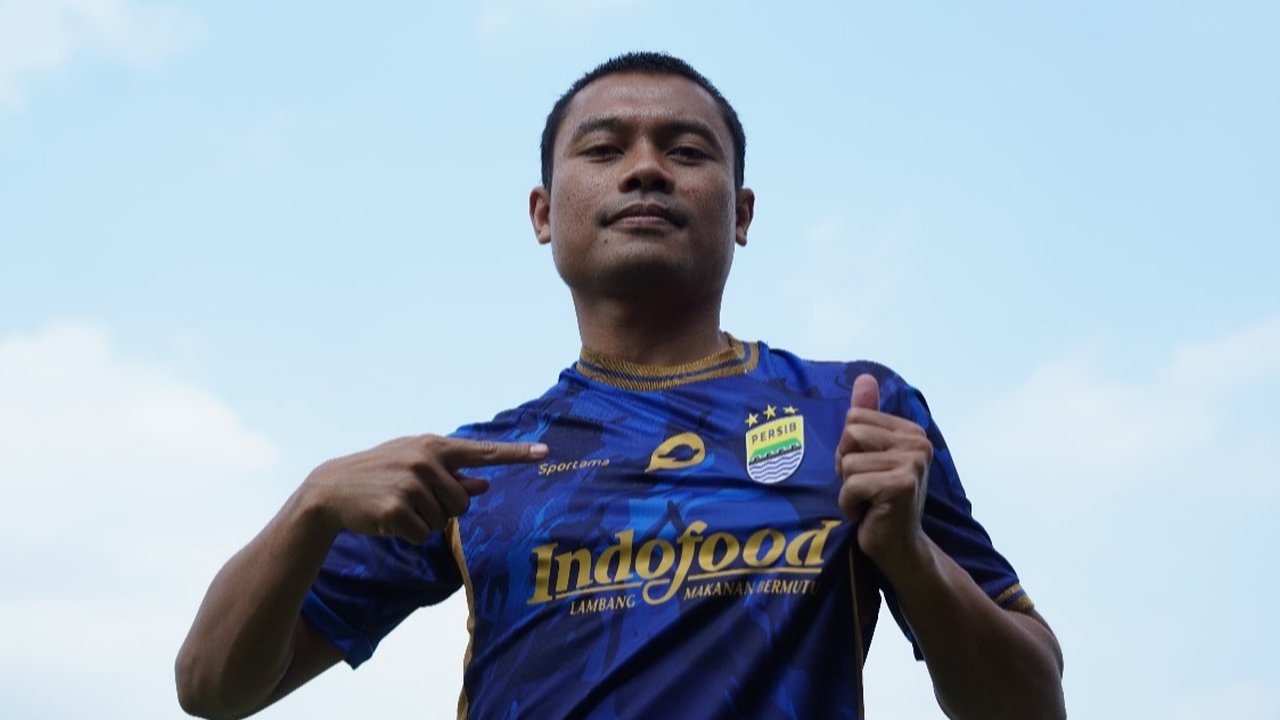 Gelandang Persib Bandung, Dedi Kusnandar. (Bola.com/Erwin Snaz)
