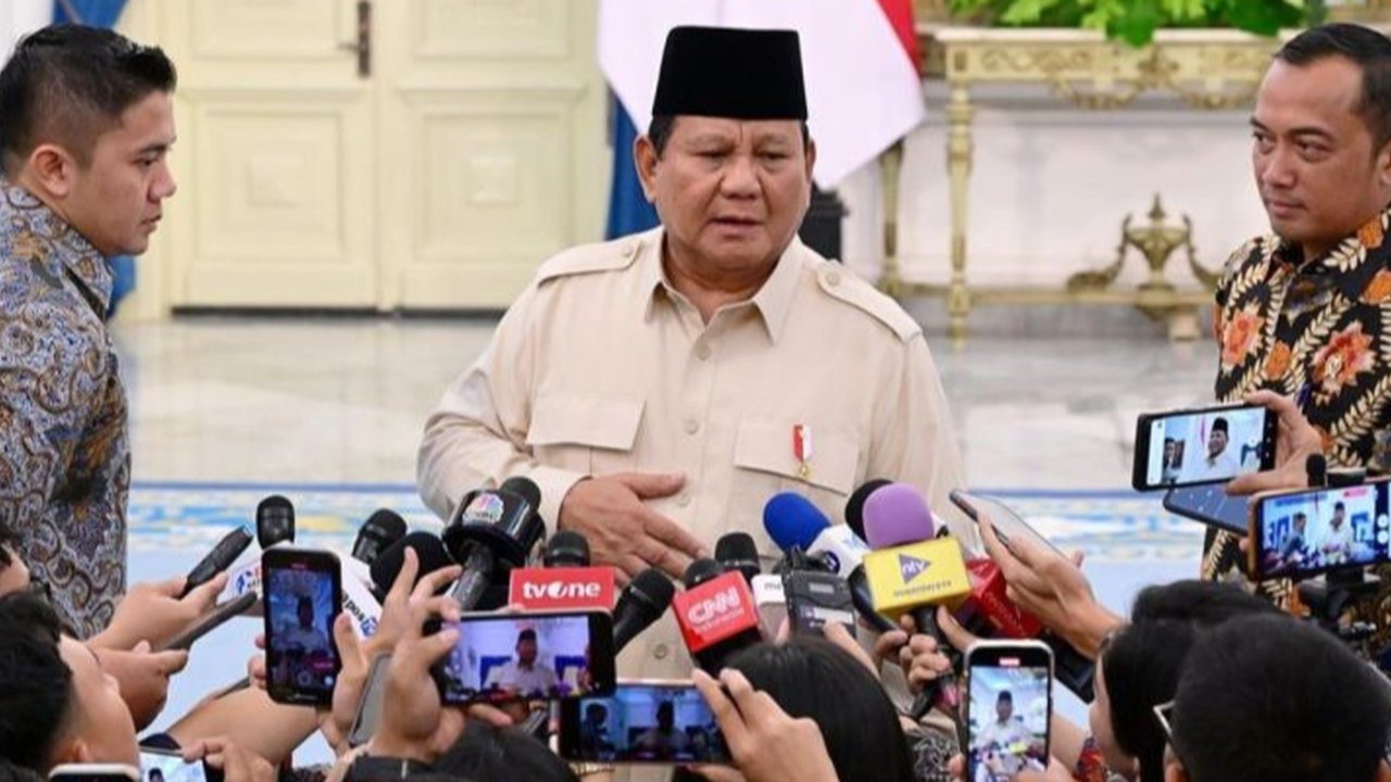 Menanggapi dukungan PAN di Pilpres 2029, Prabowo Subianto tegaskan fokus utama saat ini adalah bekerja untuk rakyat, selagi PAN menyatakan kesiapannya mendukung kembali.