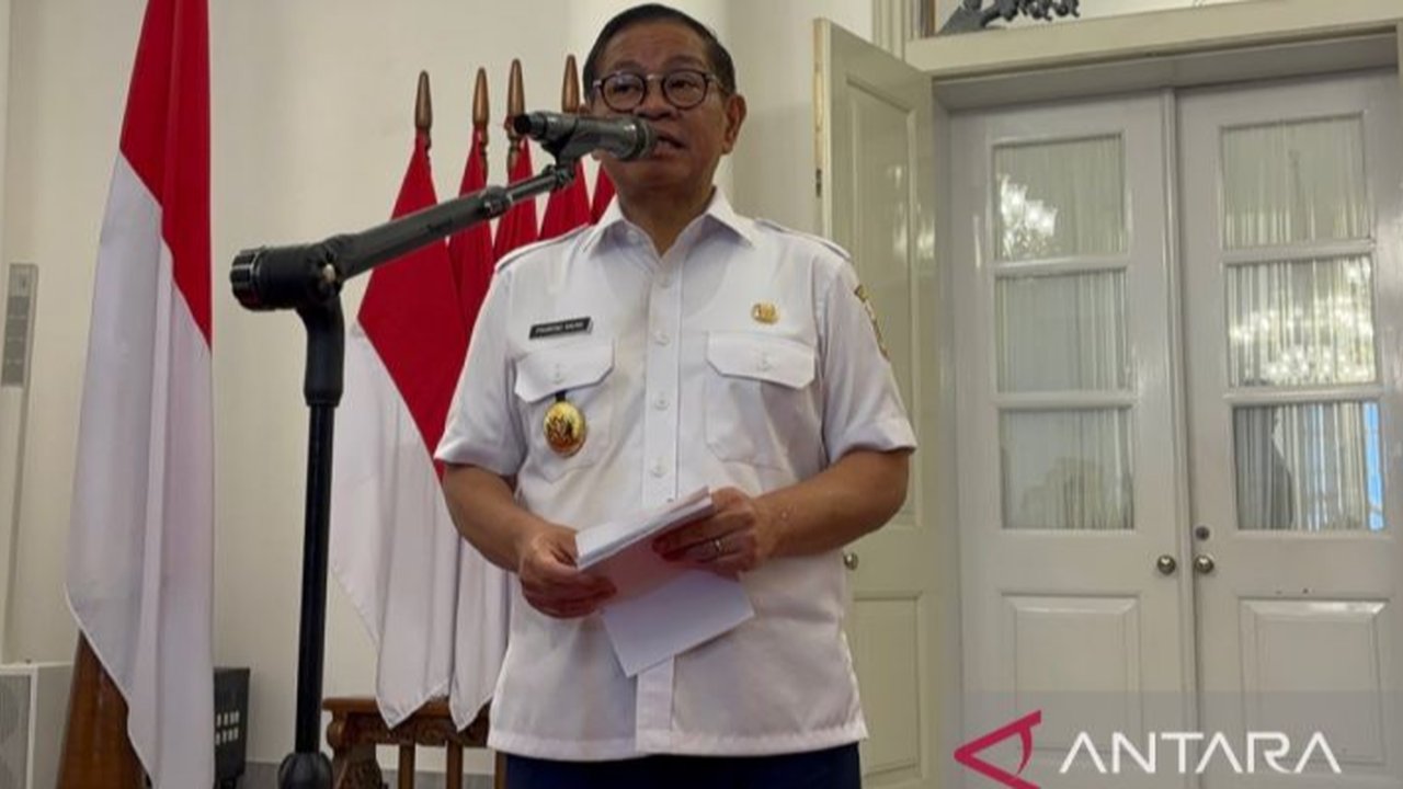 Gubernur DKI Jakarta, Pramono Anung, meresmikan Balai Warga pertama di Ciganjur, Jaksel, sebagai wujud janji kampanye untuk menyediakan tempat kegiatan warga yang terjangkau dan gratis.