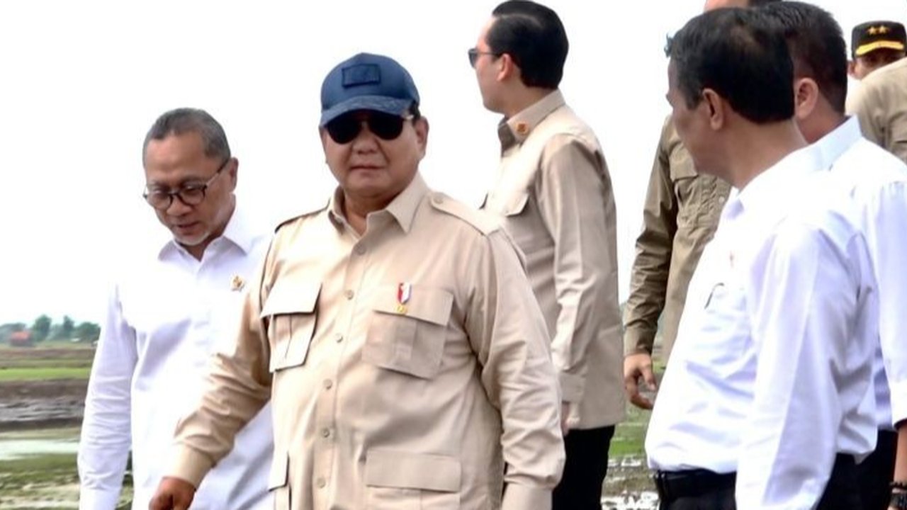Presiden Prabowo Subianto meluncurkan teknologi modern untuk budidaya padi massal di lahan rawa seluas 105 ribu hektar di Ogan Ilir, Sumatera Selatan, guna meningkatkan produktivitas pertanian dan mewujudkan swasembada pangan.