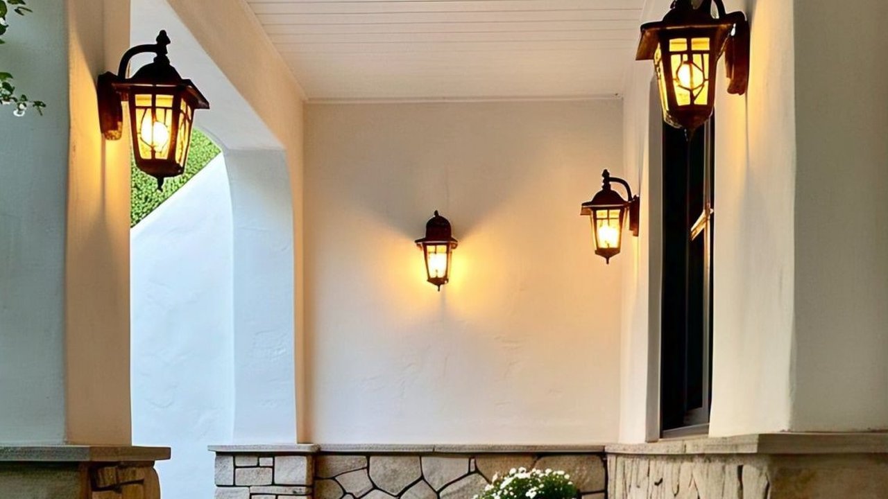 Model teras rumah minimalis pintu samping masa kini. (Liputan6.com/MetaAi)