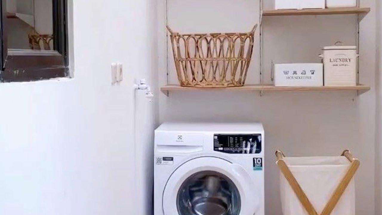 Tak perlu terlalu luas, kamu bisa menciptakan ruang cuci jemur minimalis yang cantik dengan beberapa inspirasi desain ini. Yuk, simak penjelasannya!