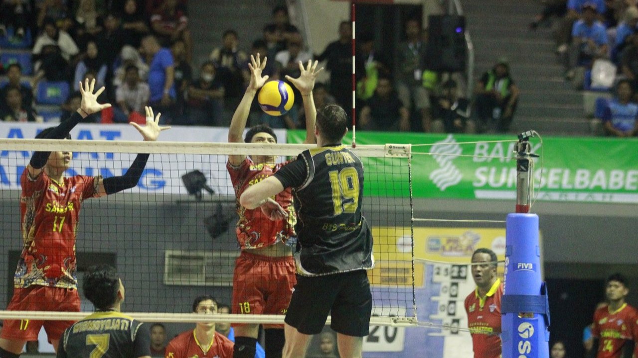 <p>Surabaya Samator menang atas tuan rumah Palembang Bank SumselBabel 3-0 (25-23, 25-23, 25-20) pada lanjutan PLN Mobile Proliga 2025 di GOR PSCC Palembang, Jumat (21/2). (foto: PBVSI)</p>