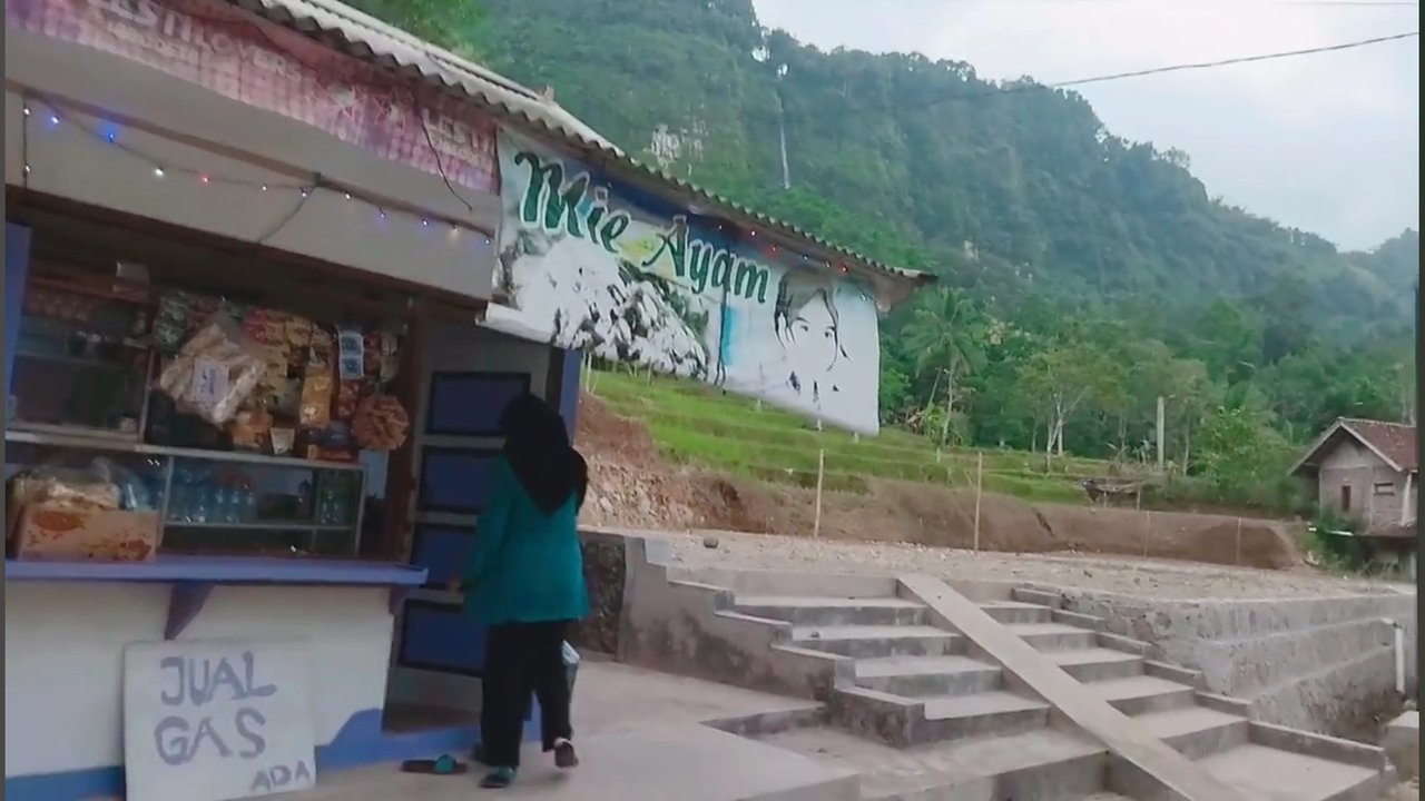 5 Potret Warung Mi Ayam Sederhana Lesti Kejora di Cianjur, Berada Tepat di Depan Rumah Masa Kecilnya