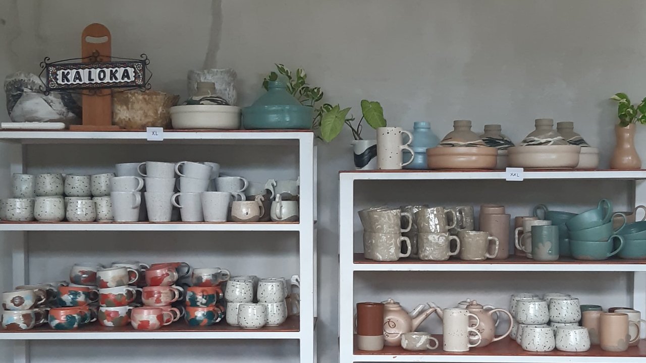 Produk-produk tableware dari Kaloka Pottery.