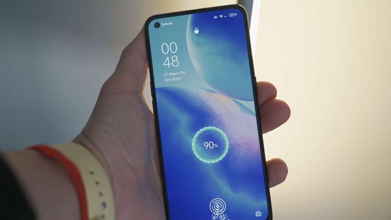 Benarkah Ngecas Baterai 80 Persen Bisa Bikin Awet HP?