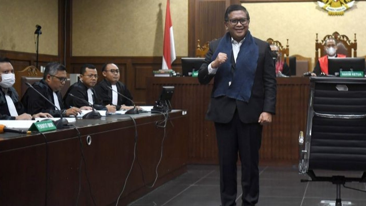 Majelis Hakim Tipikor Jakarta menolak eksepsi Hasto Kristiyanto dalam kasus dugaan perintangan penyidikan Harun Masiku dan pemberian suap, sidang akan berlanjut dengan pemeriksaan saksi.