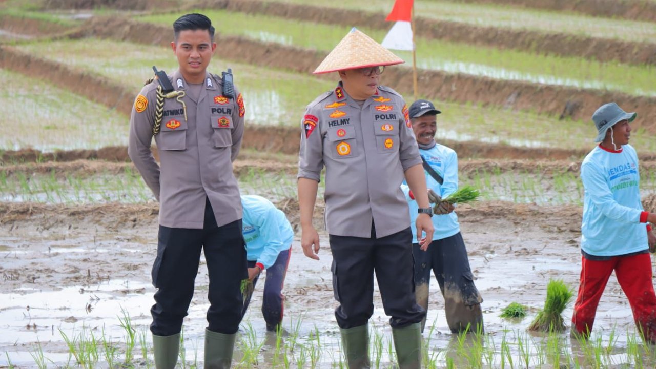 Kapolda Lampung Hadiri Gerak Tanam Raya Padi Serentak, Dukung Ketahanan Pangan Nasional