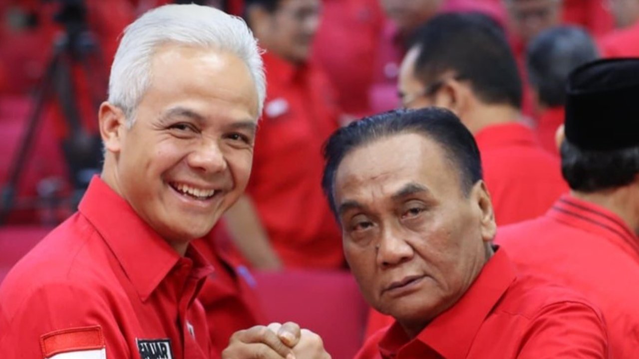Bakal calon presiden yang diusung PDIP Ganjar Pranowo bersama Ketua Badan Pemenangan Pemilu PDIP Bambang Wuryanto alias Bambang Pacul dalam rapat konsolidasi internal di Sekolah Partai, Lenteng Agung. (Foto: Dokumentasi PDIP).