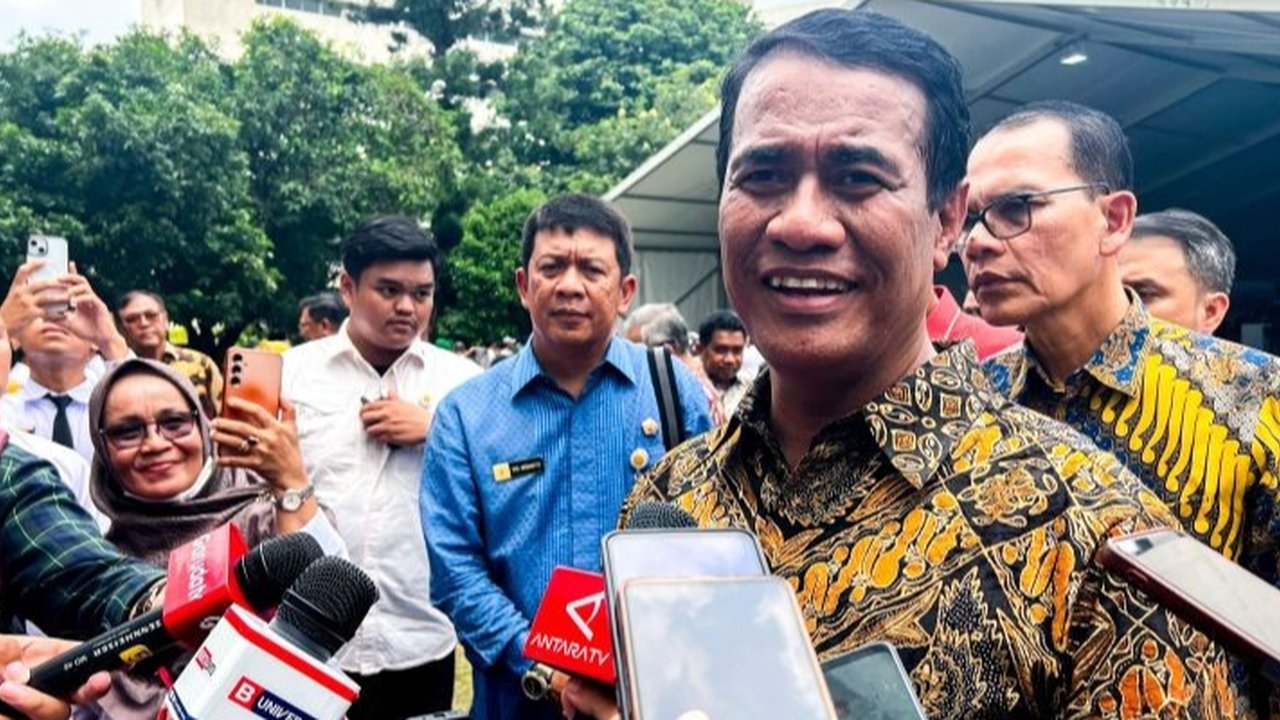 Menteri Pertanian Andi Amran Sulaiman mendesak penangkapan pelaku penjualan sapi hibah di Karanganyar, Jawa Tengah, yang diduga melakukan korupsi bantuan pemerintah.