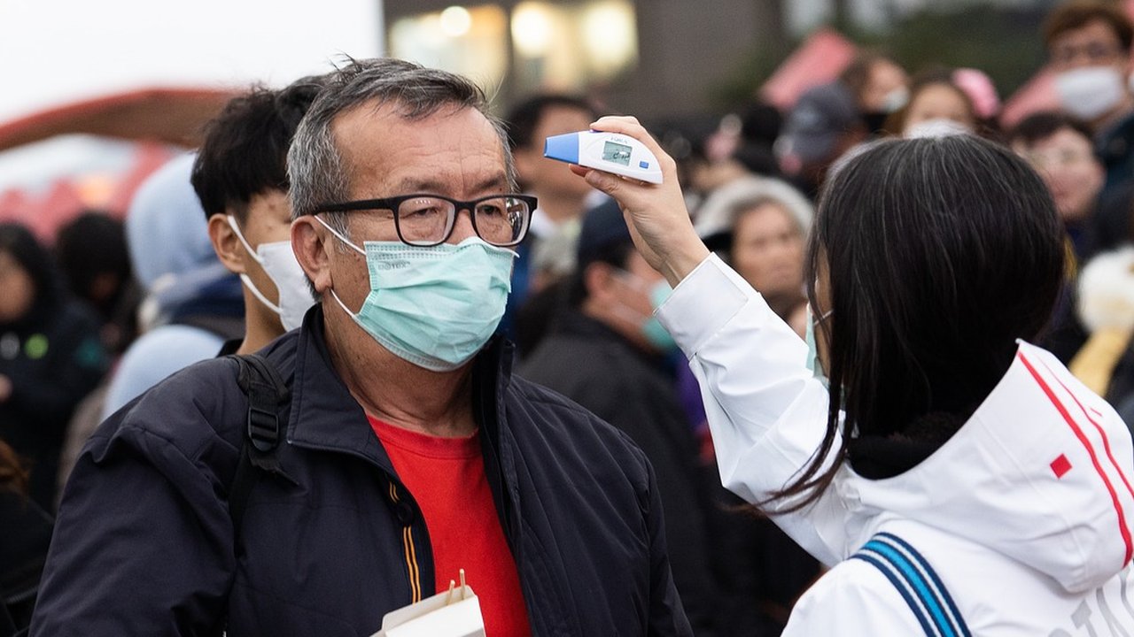 ilustrasi flu yang menyerang orang paruh baya