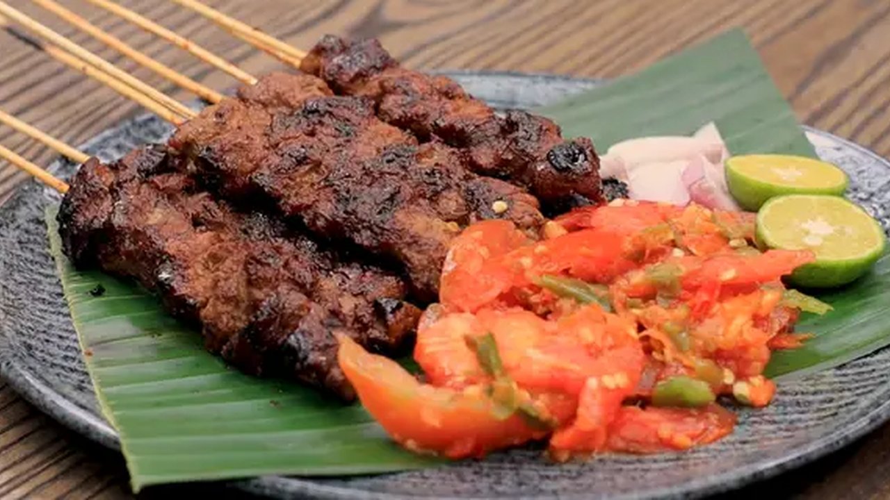 Ilustrasi Sate Madura Kacang