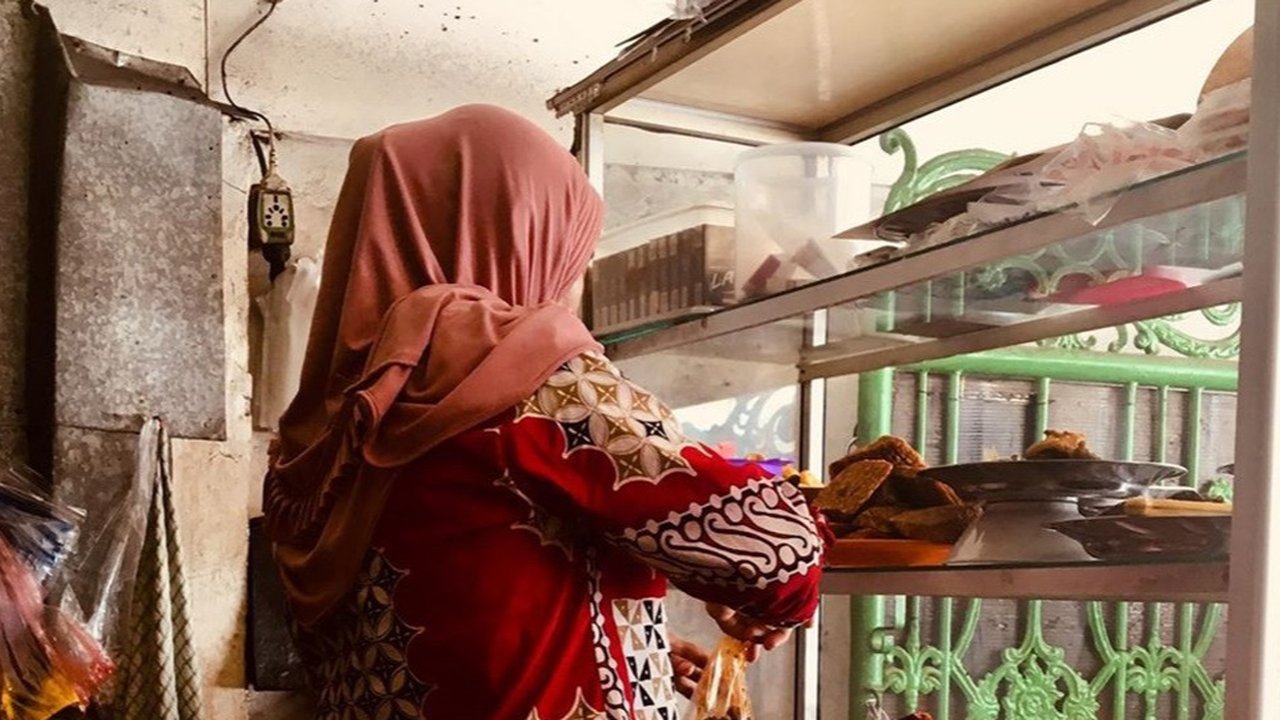 Derita Pengusaha Warteg saat Harga Kedelai Melejit, Ukuran Tempe Mengecil
