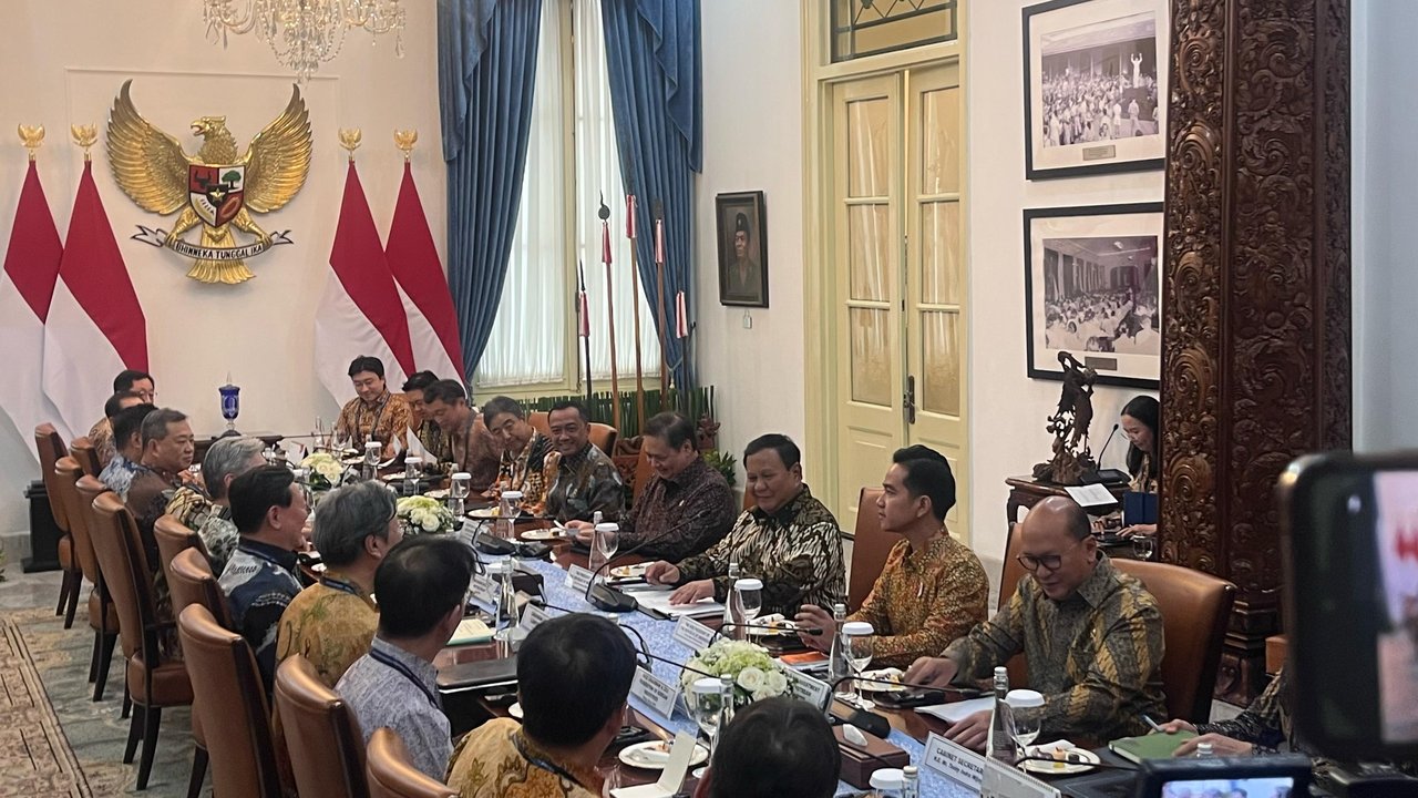 Didampingi Gibran, Prabowo Bertemu Para Pengusaha Korea di Istana