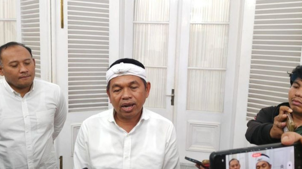 Gubernur Jawa Barat, Dedi Mulyadi, menghentikan sementara dana hibah untuk yayasan pendidikan karena ditemukan penyelewengan dan penyalahgunaan dana yang tidak merata dan tepat sasaran.
