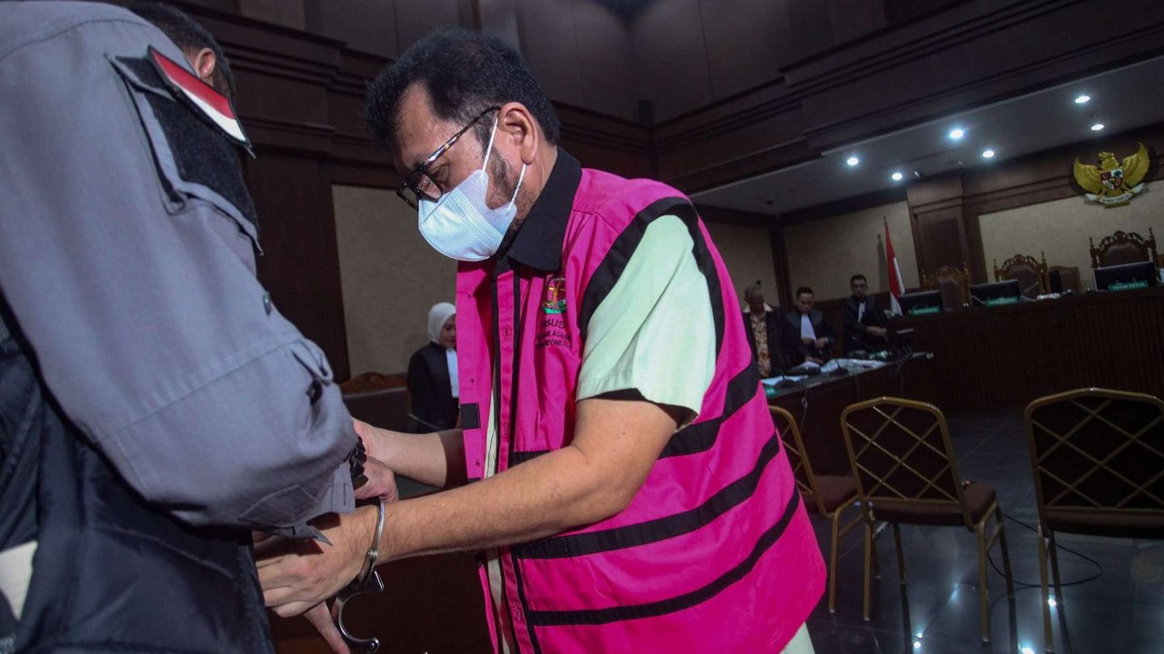 Terdakwa mantan pejabat Mahkamah Agung (MA) Zarof Ricar, menjalani sidang kasus dugaan suap pengaturan vonis bebas tingkat kasasi terpidana Gregorius Ronald Tannur di Pengadilan Tipikor, Jakarta, Senin (10/3/2025). Sidang tersebut beragendakan mendengarkan keterangan saksi yang dihadirkan jaksa penuntut umum.