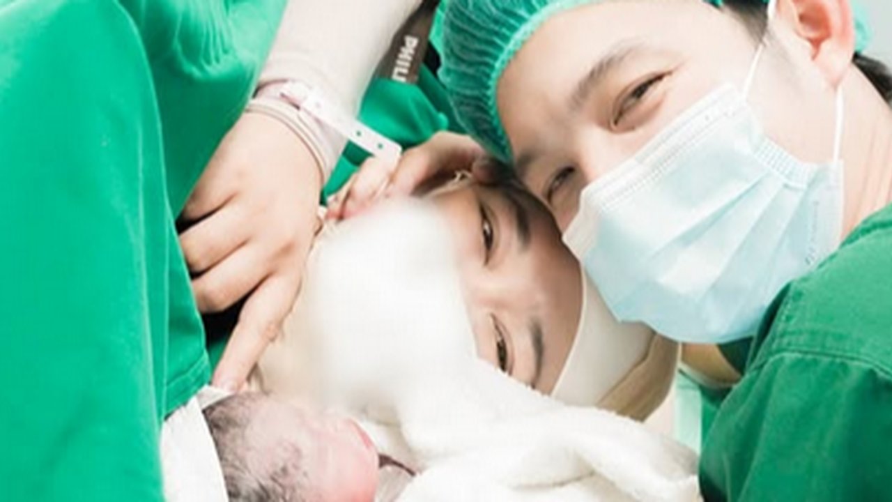 5 Potret Anak Kembar Laki-laki Ustaz Dennis Lim, Perjuangan 5 Tahun Berbuah Manis Lewat Bayi Tabung