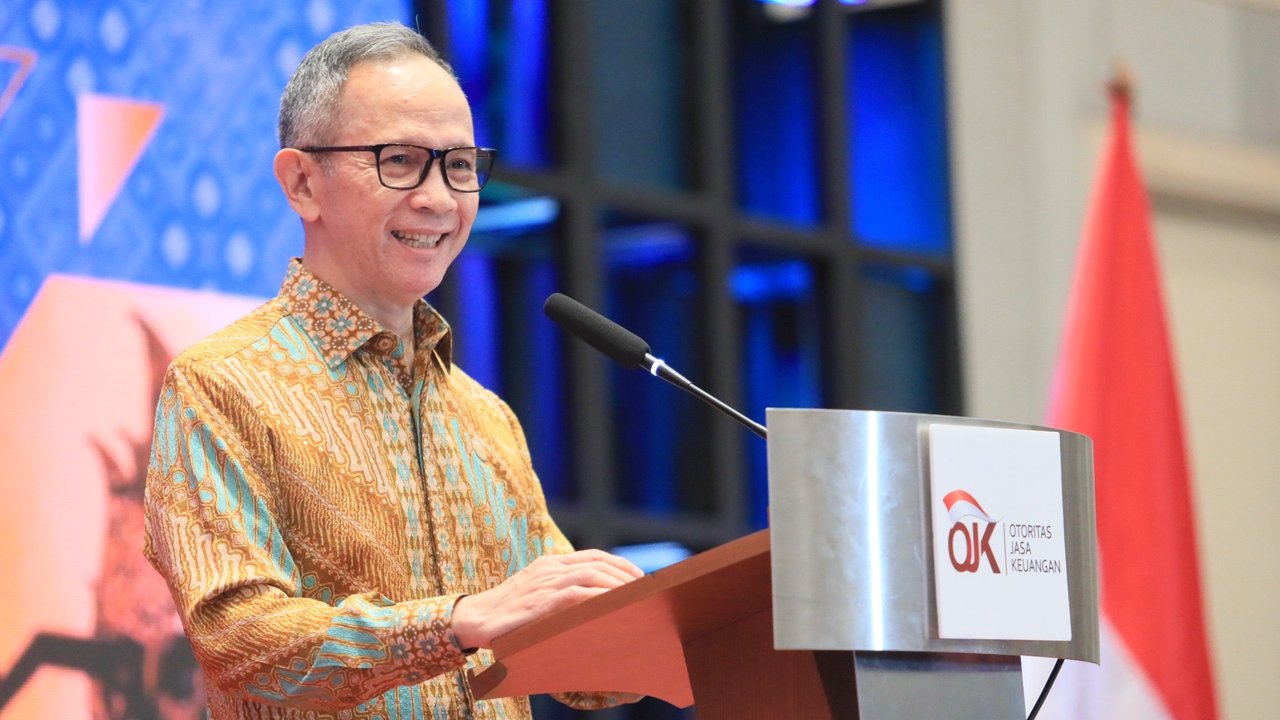 Ketua Dewan Komisioner OJK Mahendra Siregar