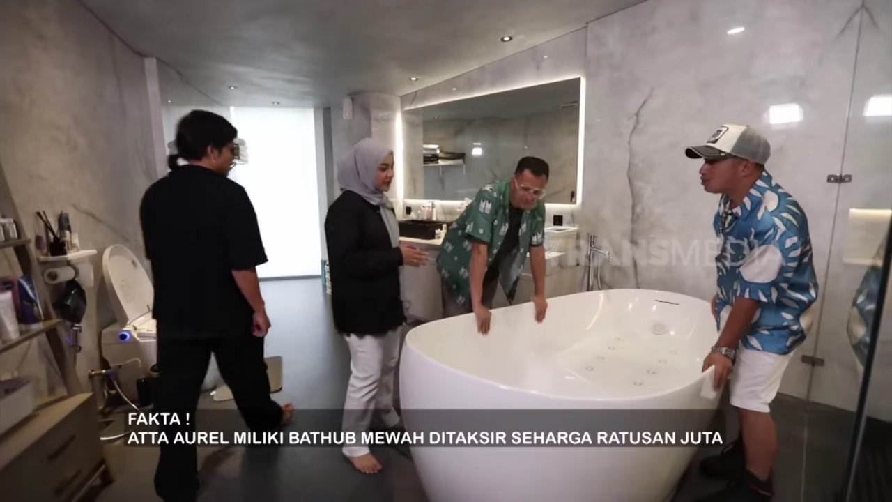 5 Potret Kamar Mandi Aurel Hermansyah & Atta Halilintar Seluas Lapangan Sepakbola, Dilengkapi Bathtub Rp200 Juta