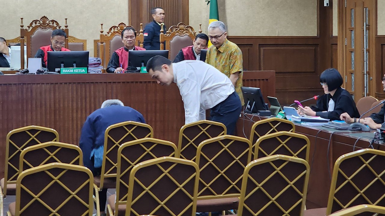 Pengusaha Harvey Moeis menjalani sidang putusan terkait kasus dugaan korupsi timah di Negeri Tipikor Jakarta pada Senin (23/12/2024), namun sang istri Sandra Dewi tak terlihat. (Liputan6.c