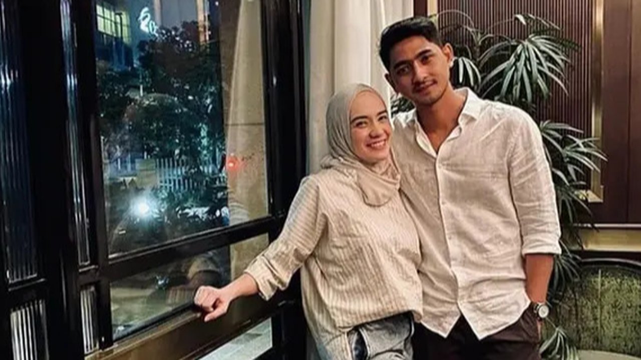 Kabar perceraian tersebut mencuat saat pemilik akun TikTok @kartikarahayu ramai membahas isu perceraian Arya Saloka dan Putri Anne. Sang pemilik akun mengklaim bahwa ia mendapatkan informasi