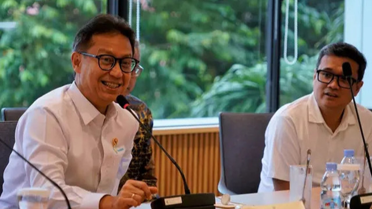 Menteri Kesehatan Budi Gunadi Sadikin mengungkapkan kadar kolesterol LDL ideal di bawah 100 mg/dL. Rutin pemeriksaan kesehatan penting untuk deteksi dini penyakit dan meraih harapan hidup 74