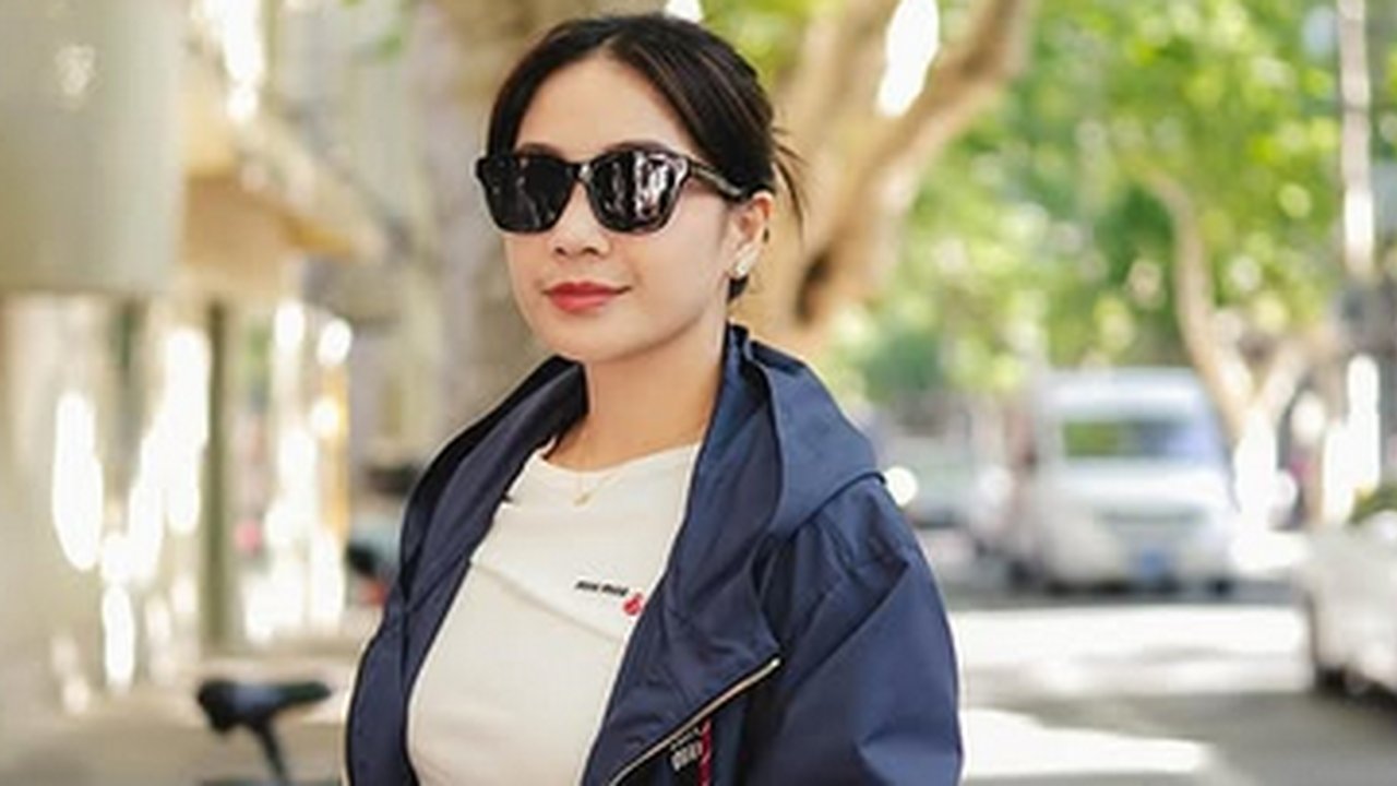 5 Gaya Old Money Nagita Slavina Selama Liburan di China, Simple tapi Berkelas!