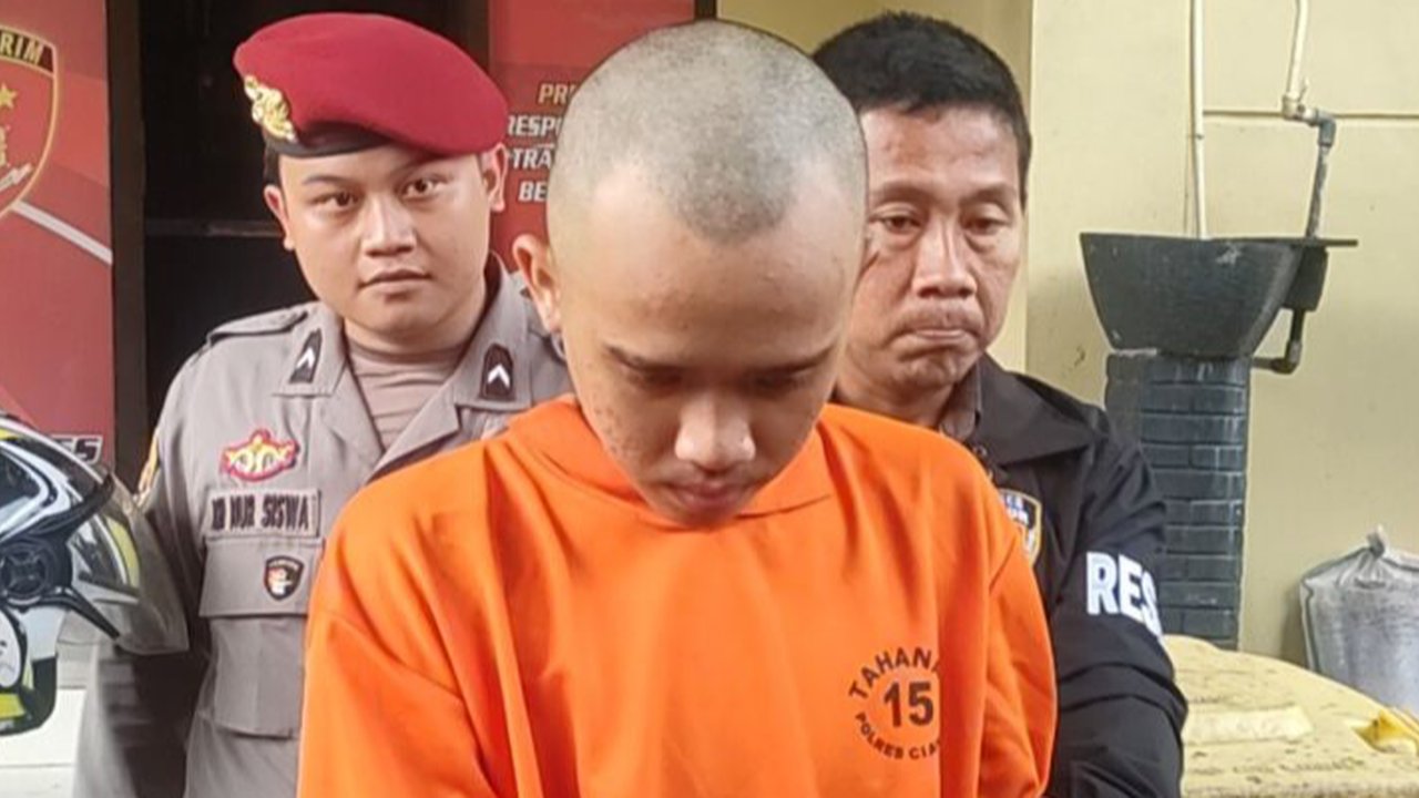 Terbakar Cemburu Pacarnya Digoda Orang Lain, Pemuda di Cianjur Bakar Dua Mobil