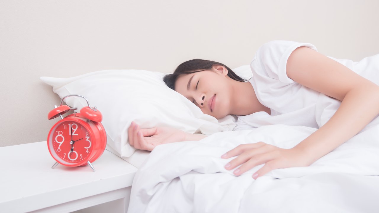 Ilustrasi tidur, bermimpi. (Image by jcomp on Freepik)