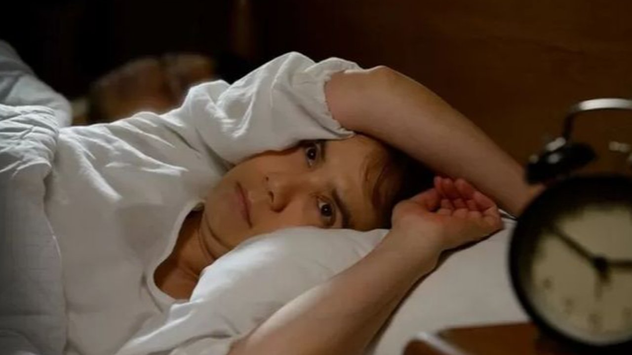 Ilustrasi Terbangun di Tengah Malam (©Pinterest)