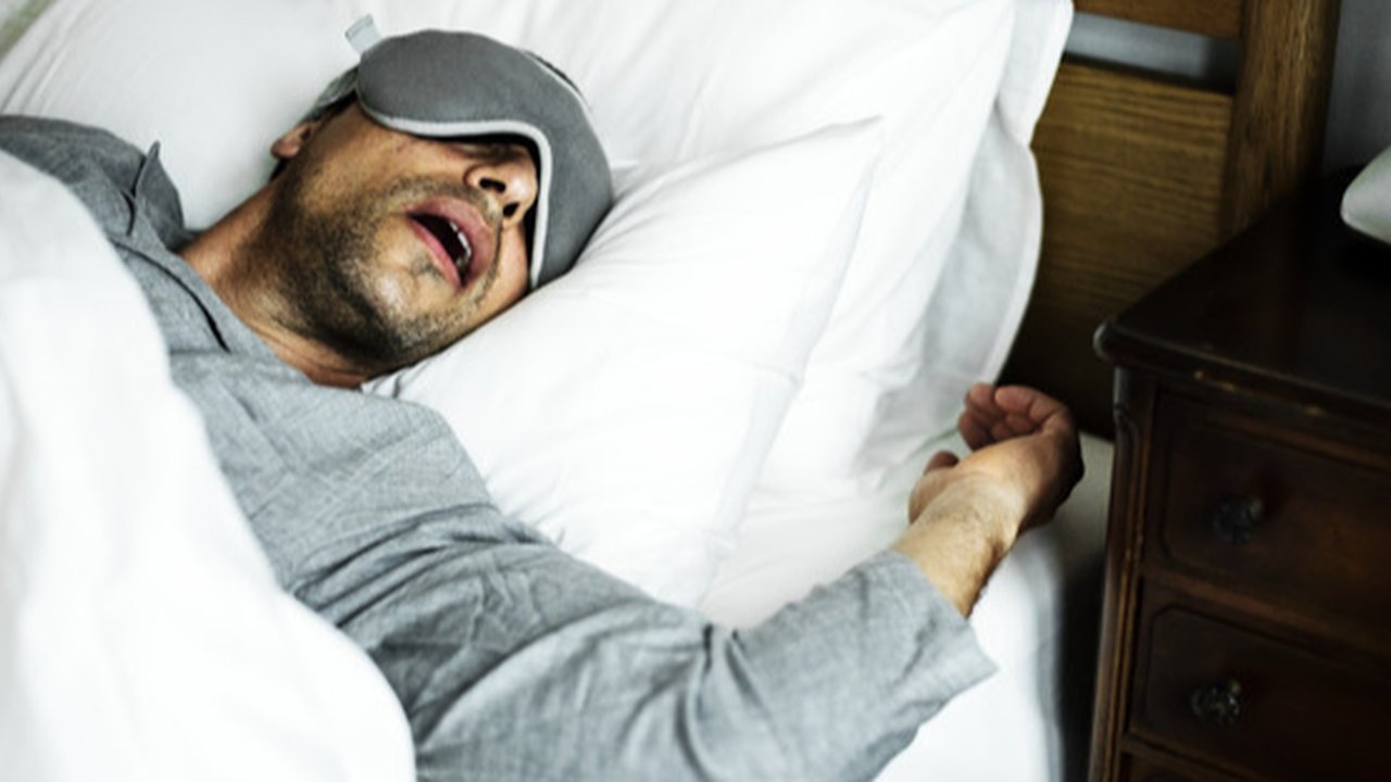 Ilustrasi bekerja, bercanda bersama teman di kantor. (Photo by CoWomen on Unsplash)