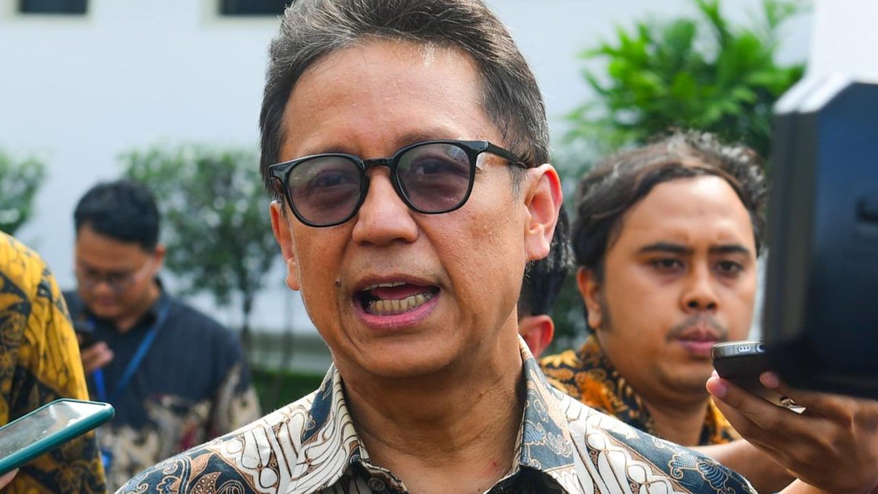 Menteri Kesehatan Budi Gunadi Sadikin mengungkapkan kadar kolesterol LDL ideal di bawah 100 mg/dL. Rutin pemeriksaan kesehatan penting untuk deteksi dini penyakit dan meraih harapan hidup 74