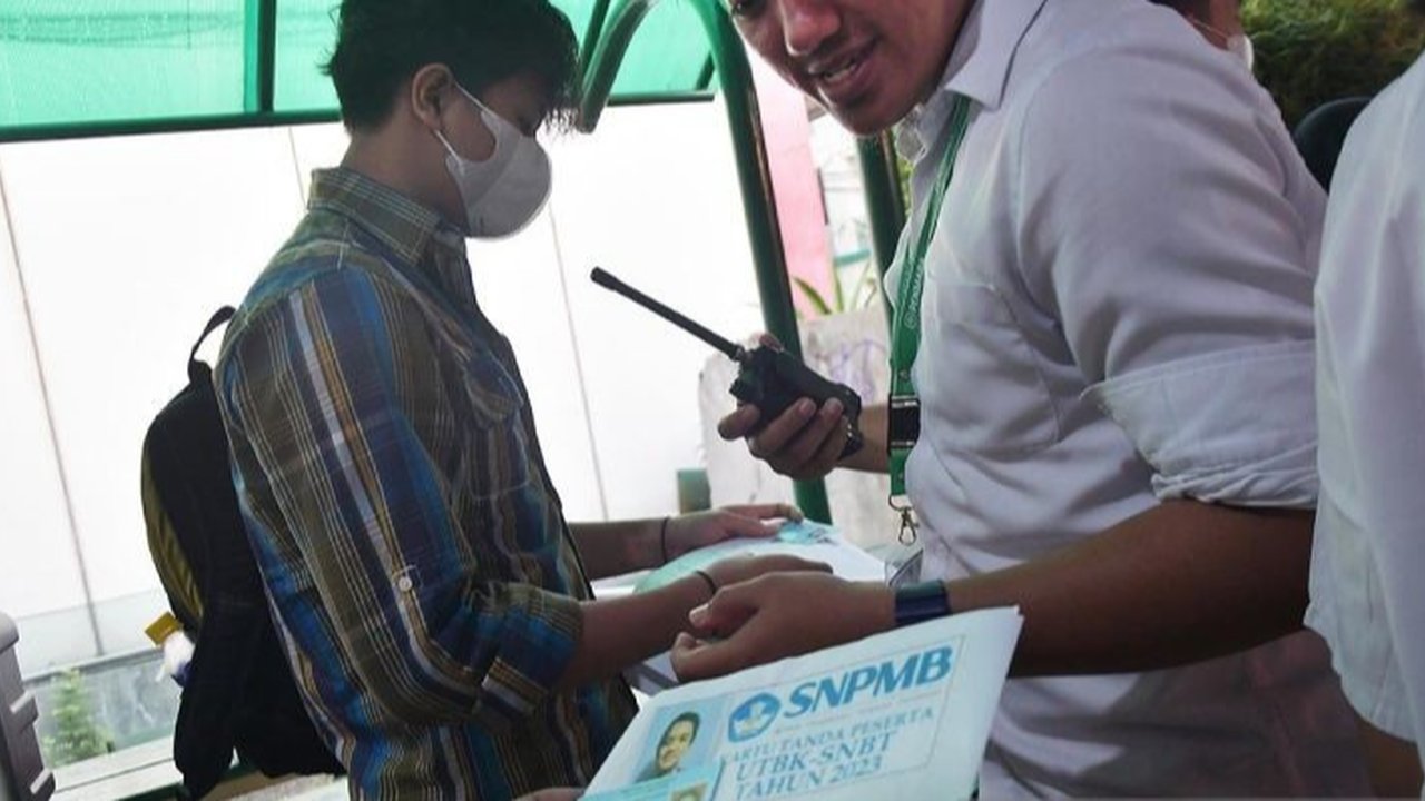 Panitia SNPMB 2025 menyelidiki dugaan keterlibatan lembaga bimbingan belajar (bimbel) dalam kecurangan UTBK 2025, ditandai dengan anomali data ribuan peserta ujian.