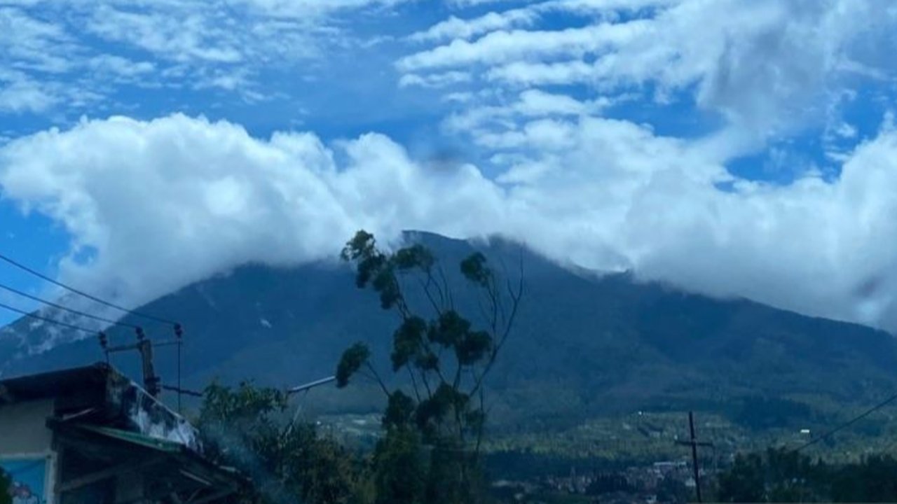 Balai Besar TNGGP mengimbau masyarakat sekitar Gunung Gede-Pangrango meningkatkan kewaspadaan menyusul peningkatan aktivitas gempa vulkanik dan tektonik, serta penutupan jalur pendakian diperpanjang hingga 7 April 2025.