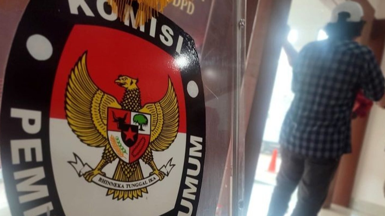 KPU Kabupaten Serang menargetkan penyelesaian penyortiran dan pelipatan 1.257.591 surat suara untuk PSU Pilkada 2024 dalam dua hari, melibatkan 95 warga sekitar.