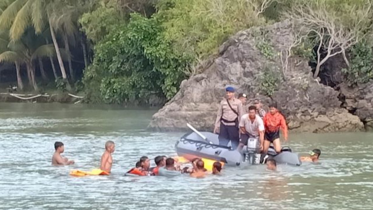 tiga wisatawan tewas tenggelam di muara sungai pacitan